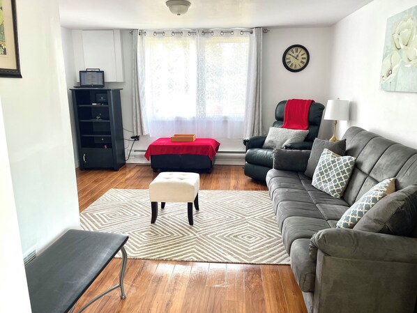 Living area - Traditional Newfoundland House (Fermeuse)