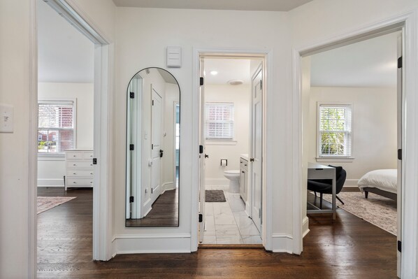 4 bedrooms, desk, iron/ironing board, free WiFi