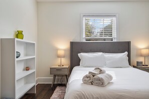 4 bedrooms, desk, iron/ironing board, free WiFi