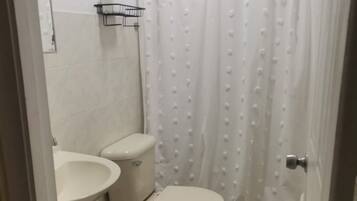 淋浴設備、提供毛巾、番梘、洗頭水