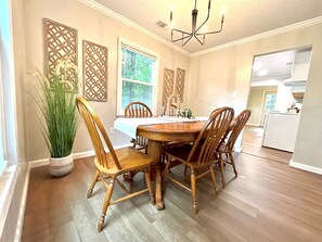 Dining - Charming 3-bedroom house well centralized in Waycross. (Waycross)