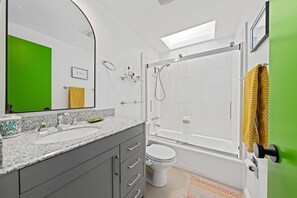 Handtücher, Seife, Toilettenpapier