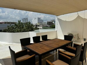 Outdoor dining - Tropical Apartment for 8 people, in the heart of the city (Playa del Carmen)