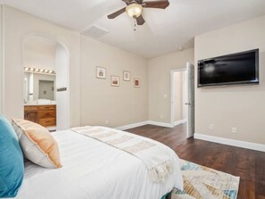 3 bedrooms, desk, iron/ironing board, free WiFi - Fresno House - BBQ, Fire Pit, 3 Bed, 2 Bath & 2 Car Garage! (Fresno)