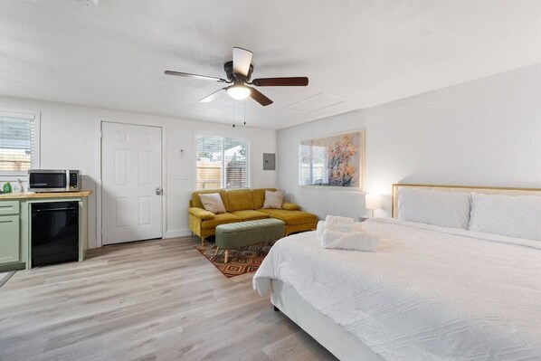 1 bedroom, WiFi, bed sheets - Private Studio/Guest House (Fresno)