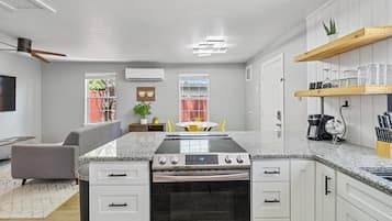 Microondas, horno y parrilla de estufa