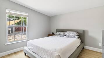 1 habitación, tabla de planchar con plancha, wifi y ropa de cama