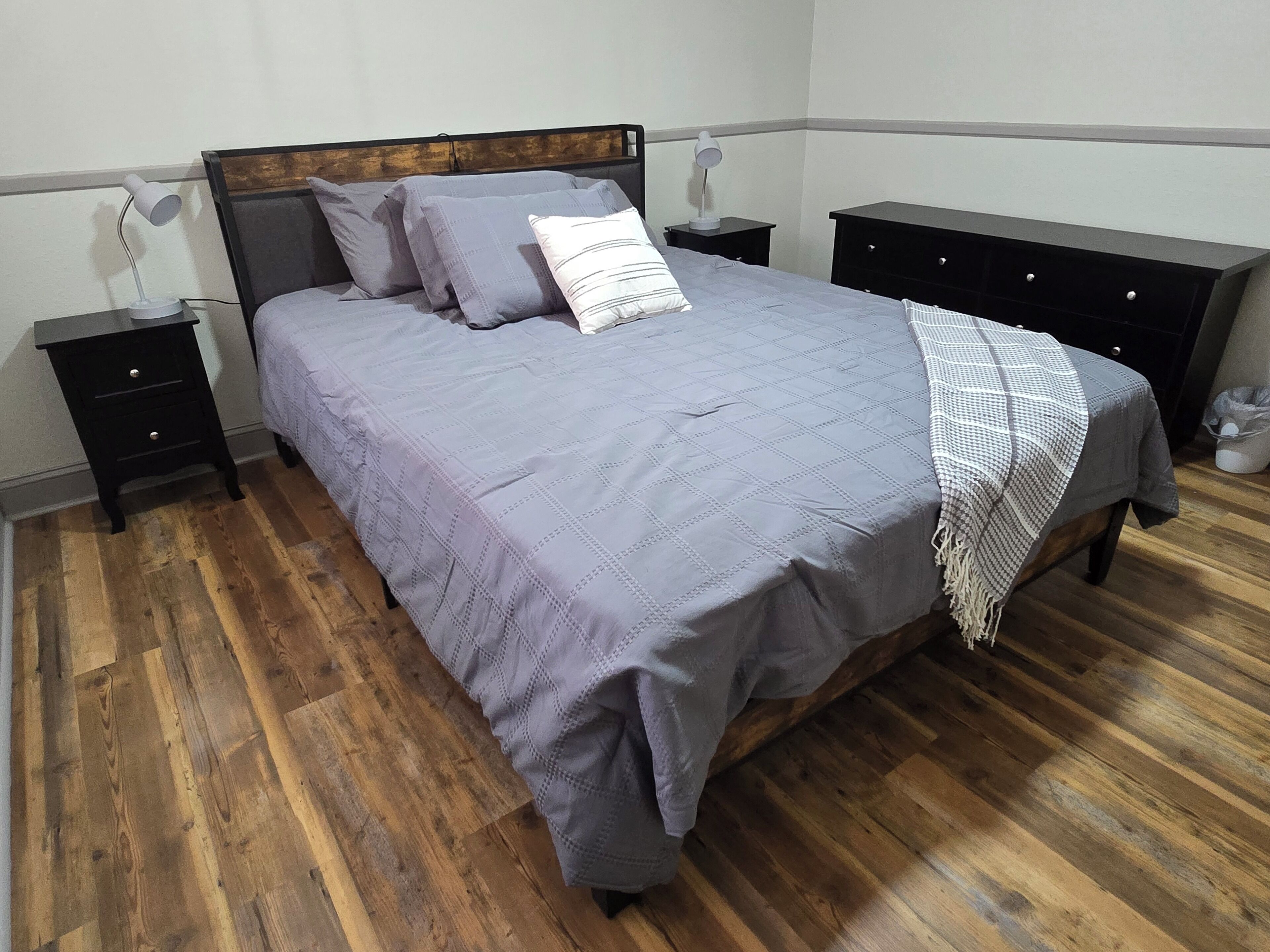 3 chambres, fer et planche à repasser, Wi-Fi, draps fournis