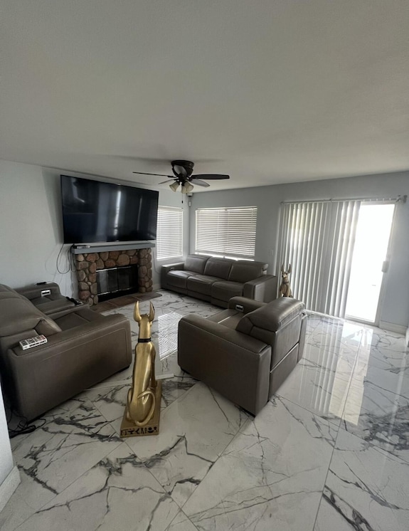 Charming 3-bedroom House In Moreno Valley With Huge Pool ,Spa And Connected Lake - Moreno Valley, CA