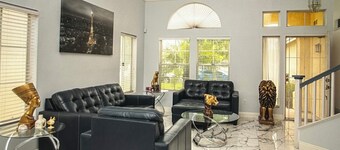 Charming 3-bedroom house in Moreno Valley with huge pool ,spa and connected lake