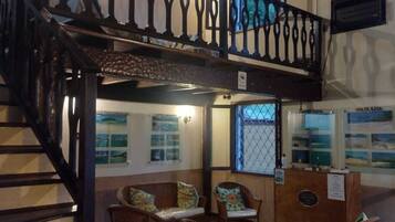 ฝ่ายต้อนรับ