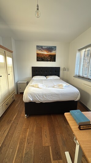 4 bedrooms, iron/ironing board, free WiFi, bed sheets