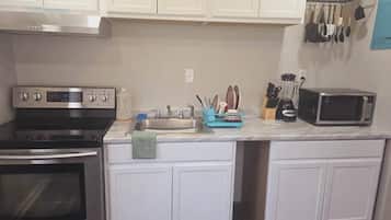 Geladeira, fogão, cooktop, cafeteira/chaleira