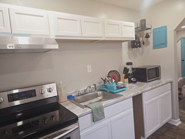 Geladeira, fogão, cooktop, cafeteira/chaleira