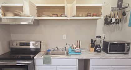 Comfy 1BR Apt. in Pleasant Ridge