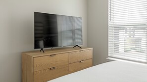 Apartment, 1 Bedroom | Individually decorated, individually furnished, iron/ironing board - Landing Dry Creek Apartments (Huntsville)