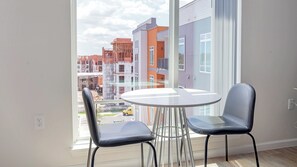 Apartment, 1 Bedroom | Dining room