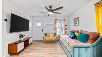 2 bedrooms, desk, iron/ironing board, free WiFi