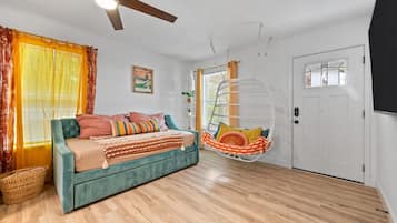 2 Schlafzimmer, Schreibtisch, Bügeleisen/Bügelbrett, kostenloses WLAN