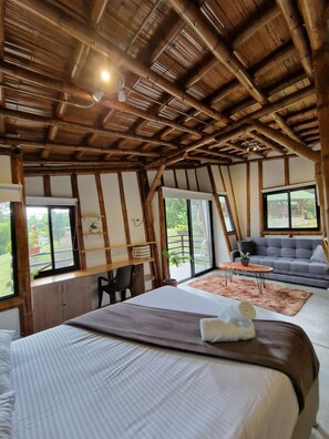 Studio Suite Superior, pemandangan kebun | Tirai kedap cahaya, setrika/meja setrika, Wi-Fi gratis, dan seprai linen