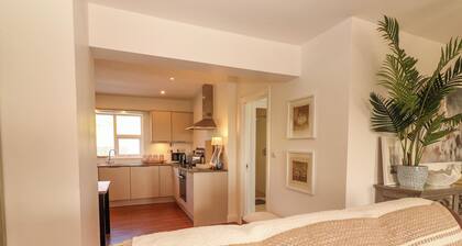 COTTAGE VIEW, family friendly, with open fire in Kilkee, County Clare