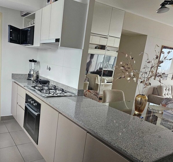 Fridge, microwave, oven, stovetop