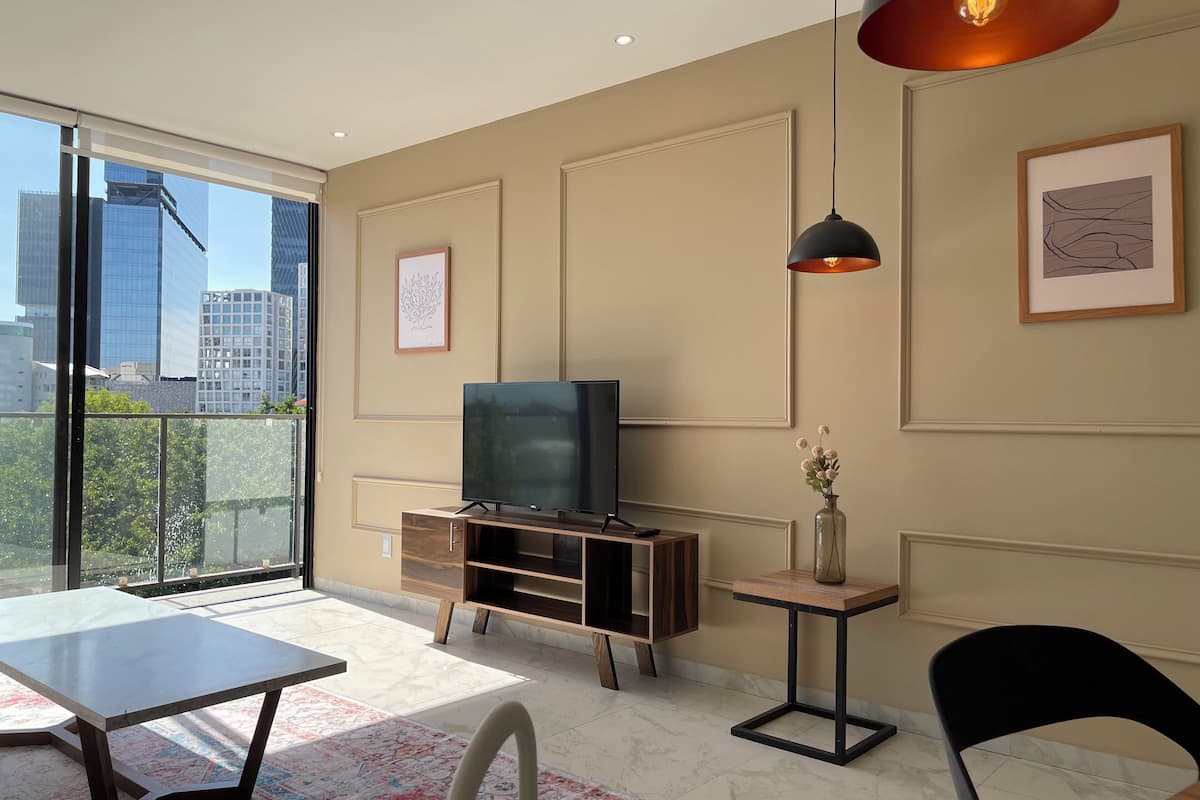 Premium Apartment | 2 bedrooms, hypo-allergenic bedding, down comforters, Tempur-Pedic beds