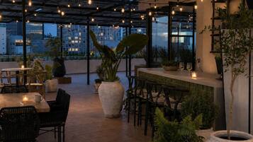 Bar met dakterras