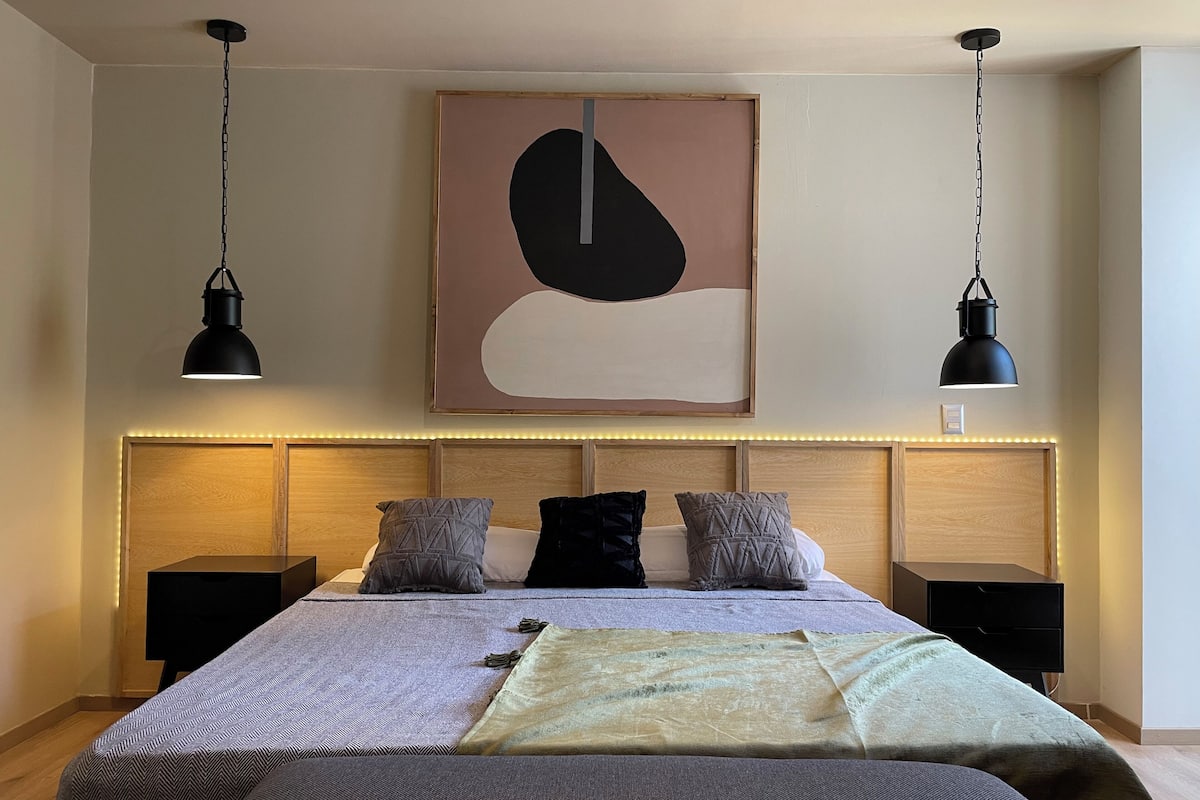 Apartamento Deluxe, 3 habitaciones, balcón | Ropa de cama hipoalergénica, edredones de plumas, colchones Tempur-Pedic