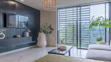 Deluxe Apartment, 3 Bedrooms, Balcony | 2 bedrooms, hypo-allergenic bedding, down comforters, Tempur-Pedic beds