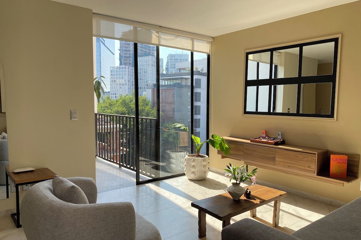 Premium Apartment | 2 bedrooms, hypo-allergenic bedding, down comforters, Tempur-Pedic beds