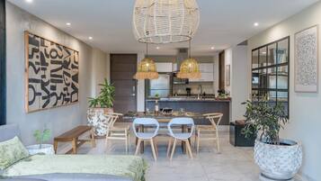 Deluxe appartement, 3 slaapkamers, balkon | Hypoallergeen beddengoed, donzen dekbedden, Tempur Pedic-bedden