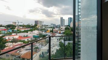 Deluxe appartement, 3 slaapkamers, balkon | Balkon