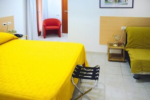 1 habitación y muebles diferentes 