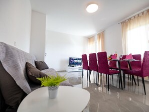 Apartment | Dining