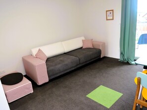 Apartment | Living area - Apartment in Rewal Near Beach and Whale Park (Rewal)