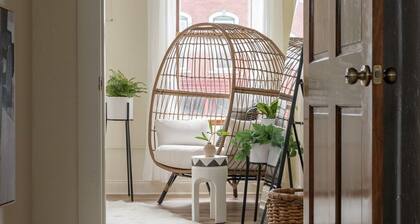 Art Loft Apartment with Office Space