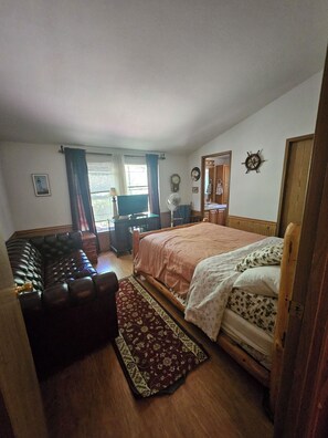 2 室のベッドルーム、アイロン / アイロン台、WiFi (無料)、ベッドシーツ