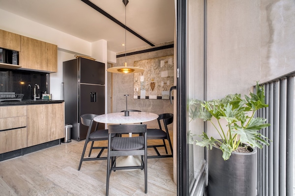 Executive Apartment | Dining room