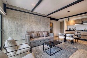 Premier Apartment | Living area | 55-inch LED TV with digital channels - Myla Salamanca (Mexico City)