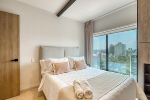 Panoramic Apartment, City View | Egyptian cotton sheets, premium bedding, down comforters, in-room safe - Myla Salamanca (Mexico City)
