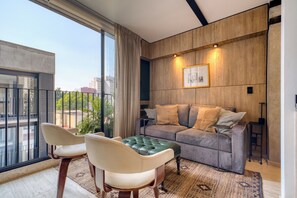 Executive Apartment | Living area | 55-inch LED TV with digital channels - Myla Salamanca (Mexico City)