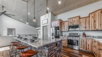 雪櫃、微波爐、焗爐、爐具