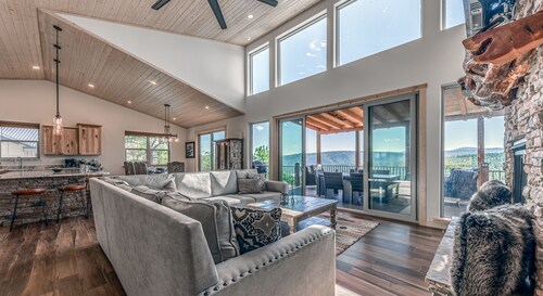 Grindstone Cowboy w/ Hot tub, Pool table & Pet Friendly