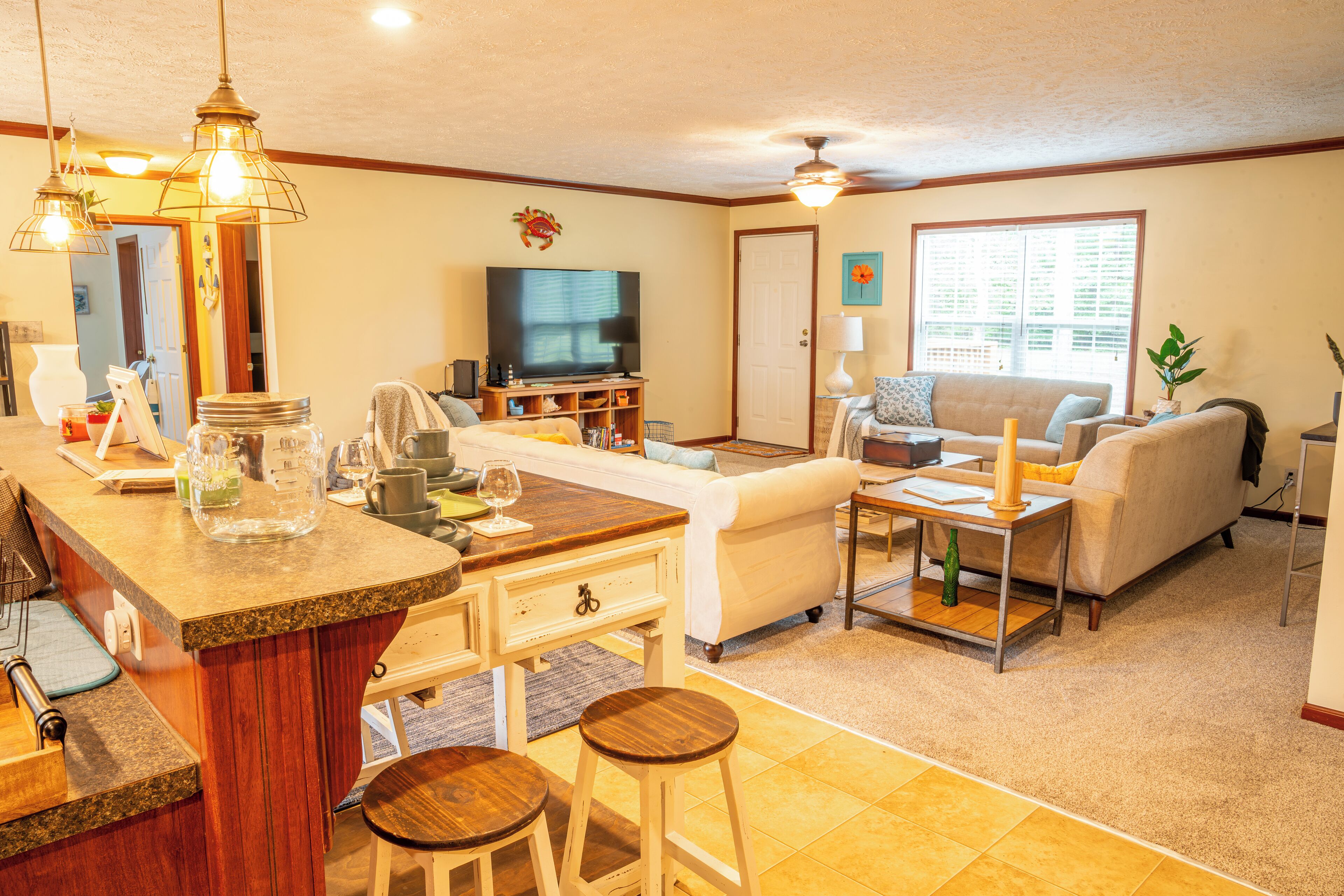 智能电视、壁炉、电子游戏、DVD 播放器