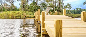 Charming 3-bedroom house on the water with a dock, close to Belhaven & Bath NC.