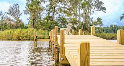 Charming 3-bedroom house on the water with a dock, close to Belhaven & Bath NC.