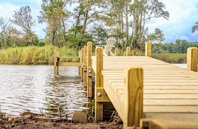 Charming 3-bedroom house on the water with a dock, close to Belhaven & Bath NC.
