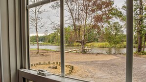 Interior - Charming 3-bedroom house on the water with a dock, close to Belhaven & Bath NC. (Belhaven)