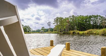 Charming 3-bedroom house on the water with a dock, close to Belhaven & Bath NC.